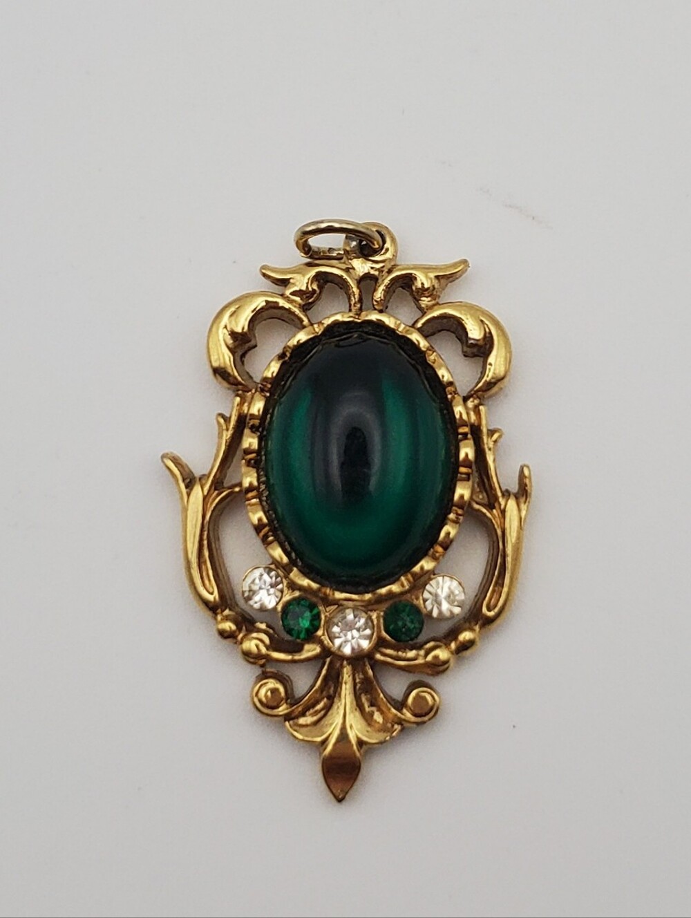 Vtg Victorian Revival Emerald Green Cabochon Pendant On Filigree Gold Tone Bezel